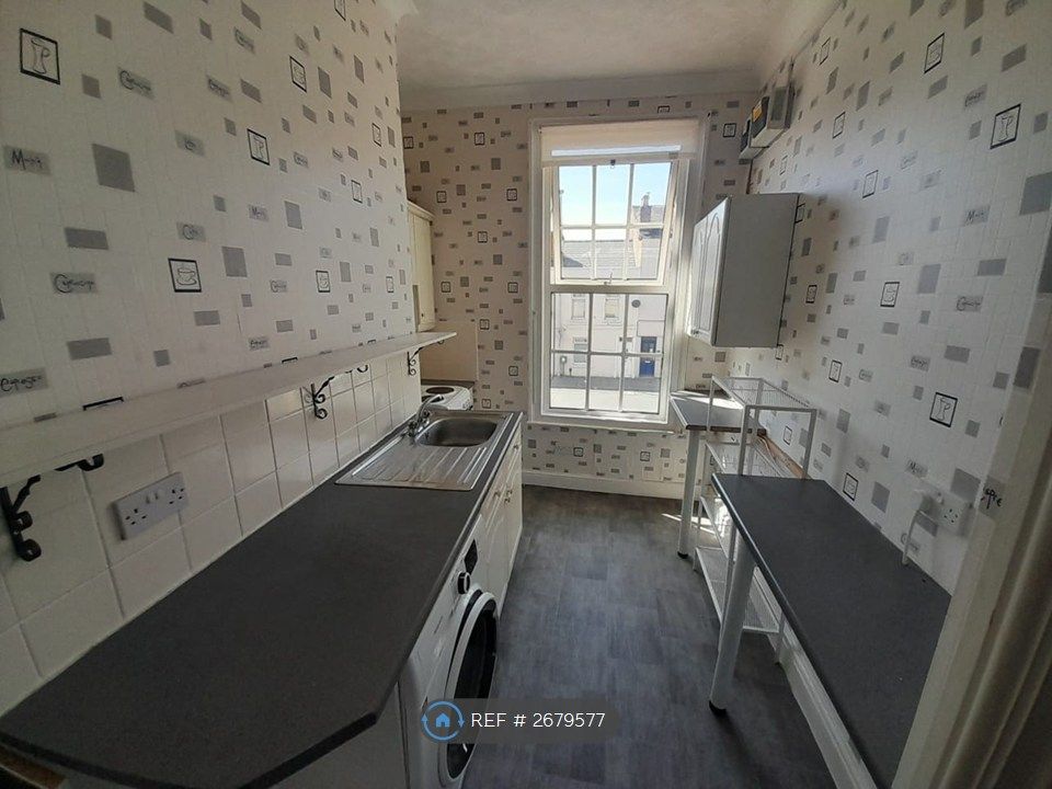 Property photo 3 of 15 Kitchen