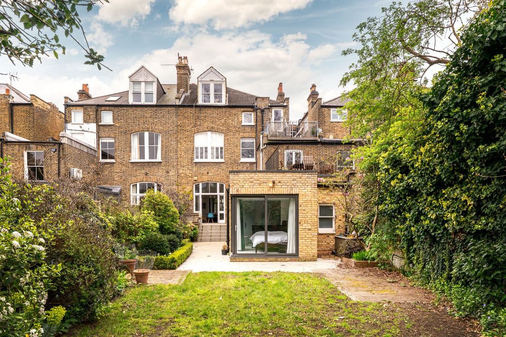 Property photo 3 of 16 Picture No. 18