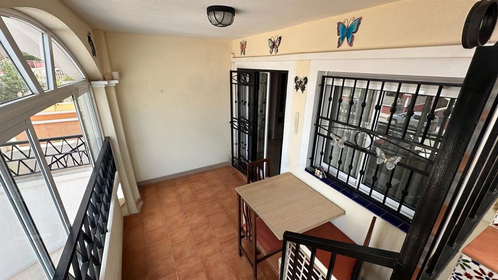 Property photo 2 of 42
