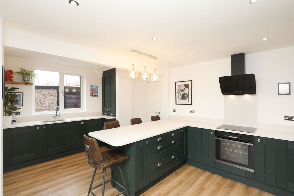 Property photo 2 of 32