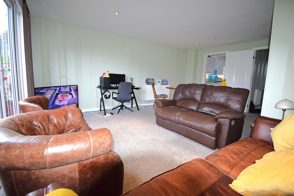 Property photo 3 of 31