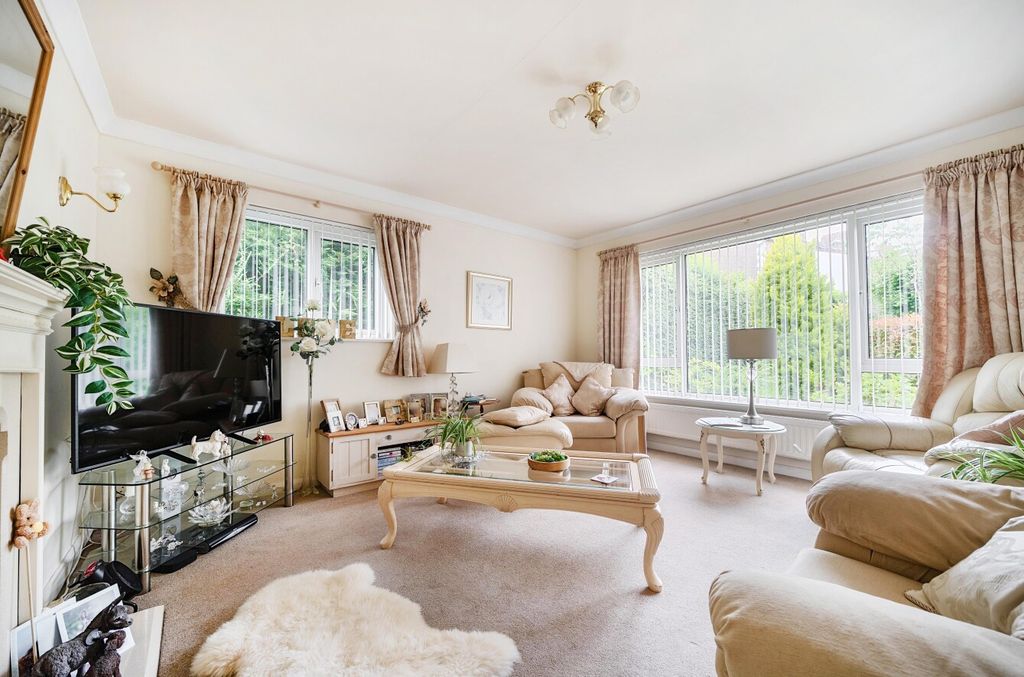 Property photo 2 of 16 2 - 1300327-8-6835d99...