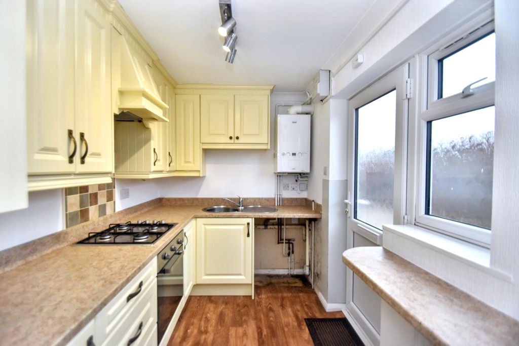 Property photo 3 of 12 Kitchen