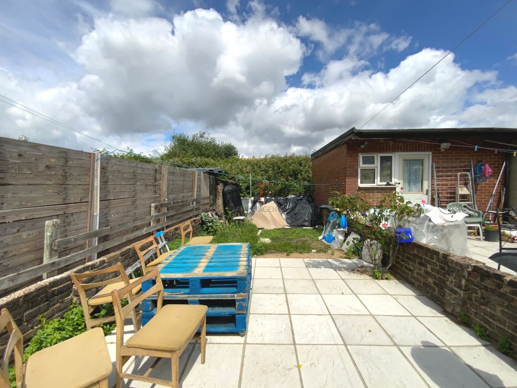 Property photo 3 of 7 Photo 6