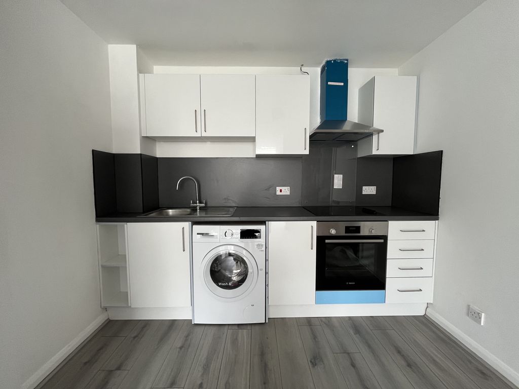 Property photo 1 of 8 Kitchen
