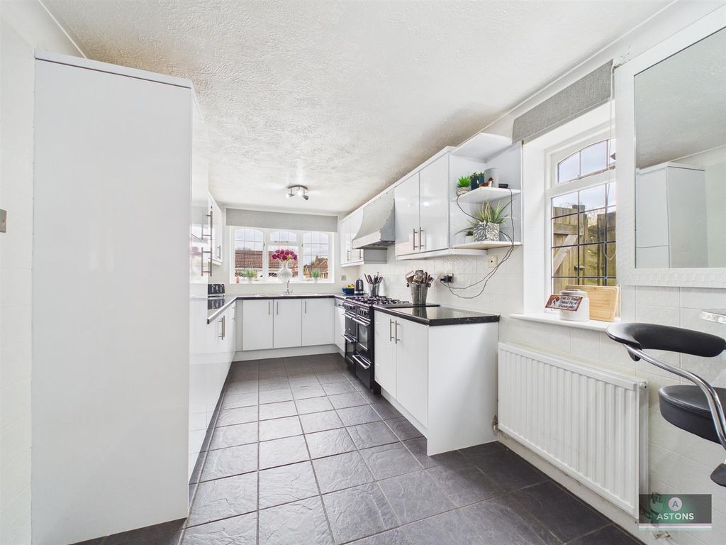 Property photo 3 of 27 Cam02067G0-Pr0232-Still008.Jpg