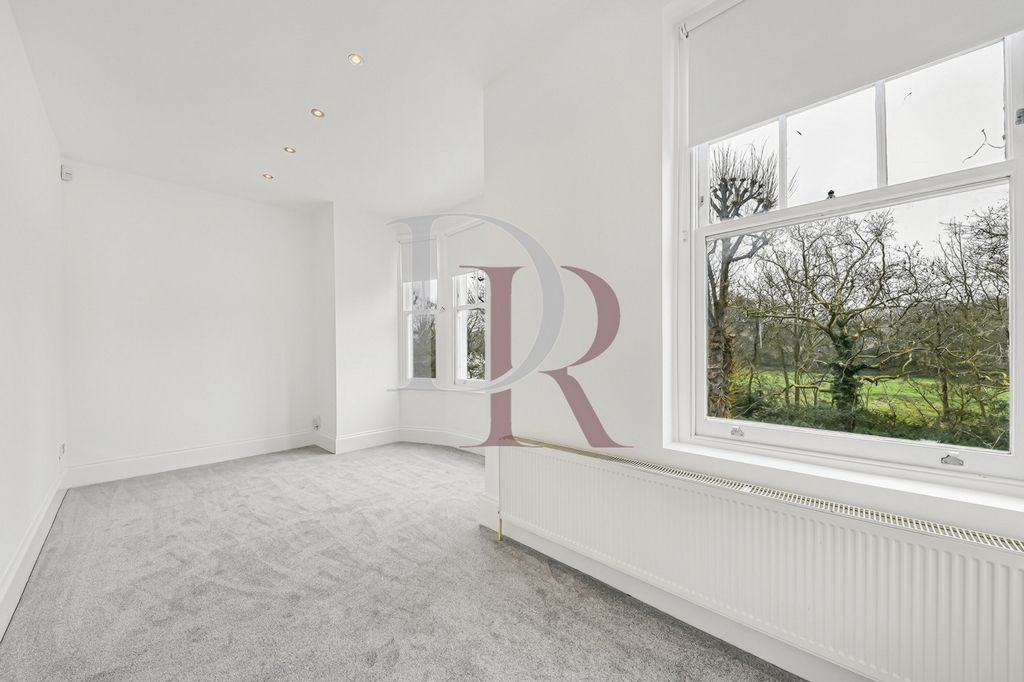 Property photo 3 of 15 Photo 2