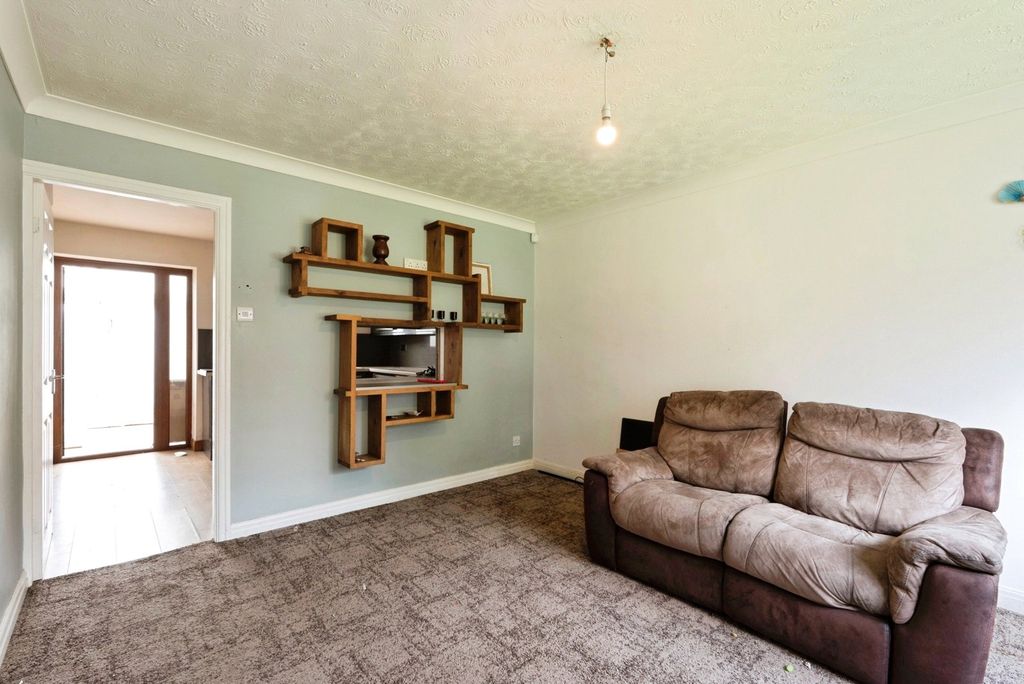 Property photo 3 of 11 Living Room