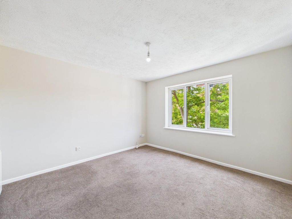 Property photo 3 of 18 Cam01530G0-Pr0284-Still002.Jpg