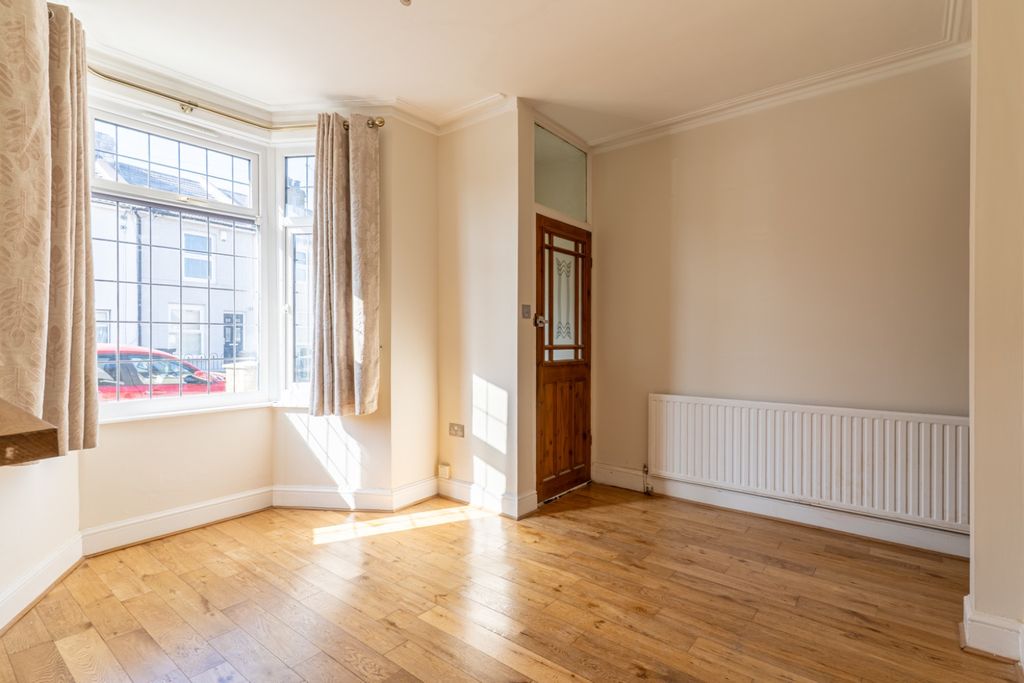 Property photo 3 of 27 5555773