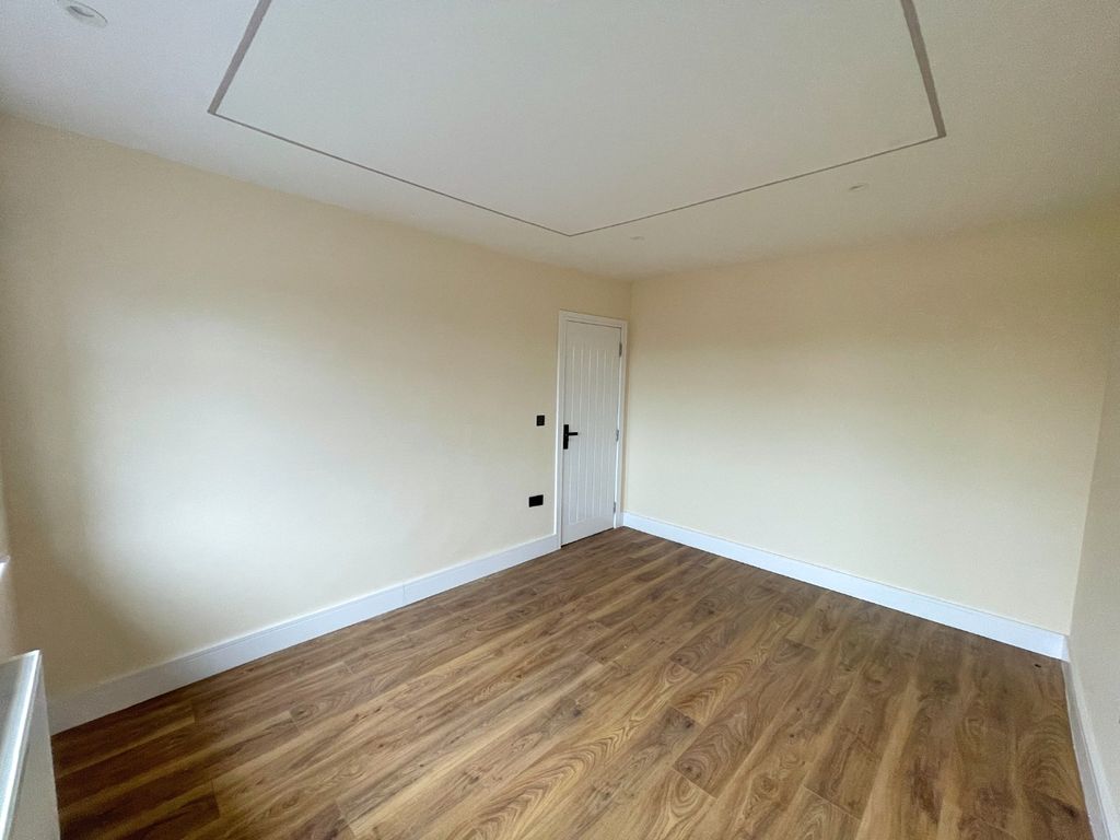 Property photo 2 of 19 4455992