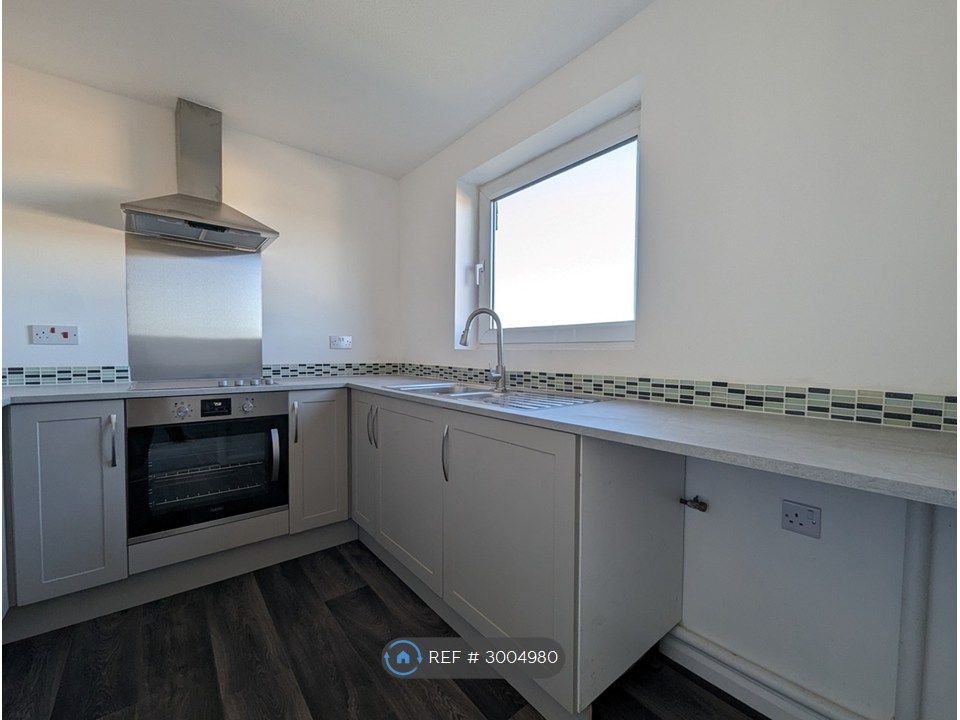 Property photo 2 of 9 Kitchen