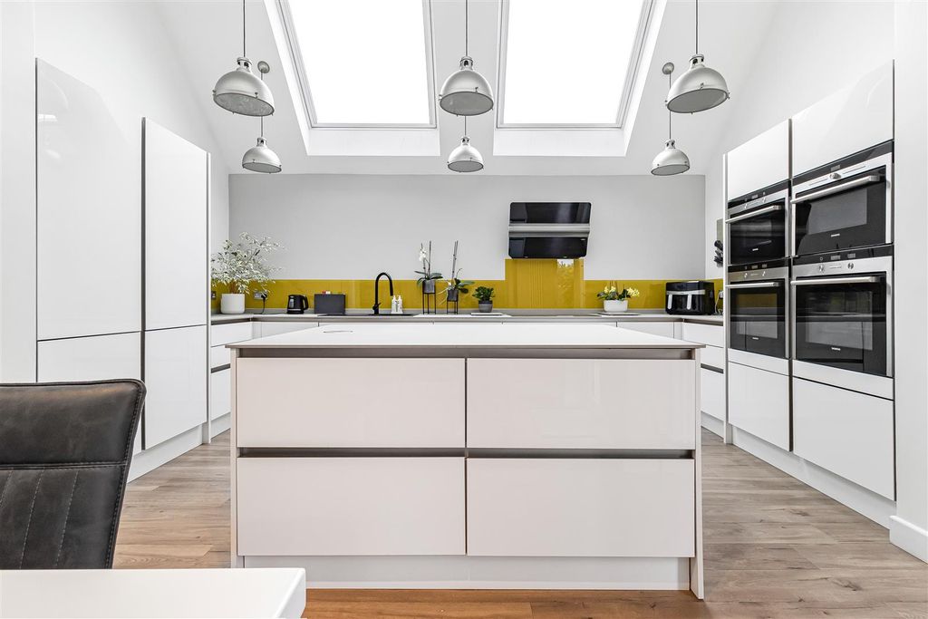 Property photo 3 of 22 11_71043.Jpg