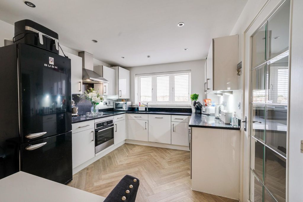 Property photo 3 of 30