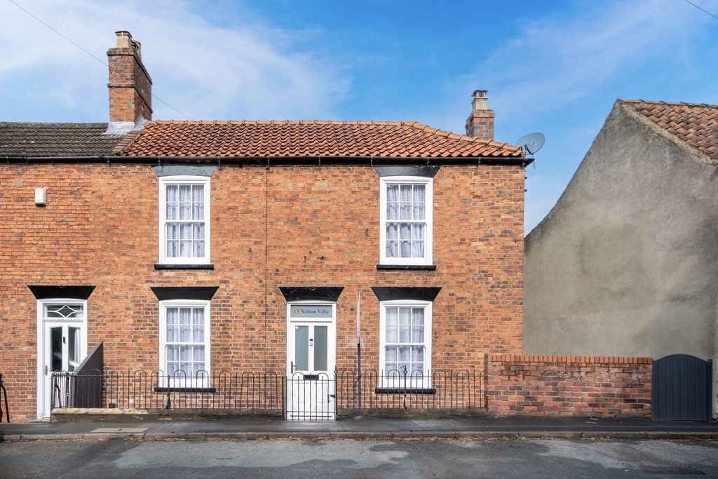 Property photo 1 of 14 Ewemove Estate Agents Scunthorpe - Front Aspect