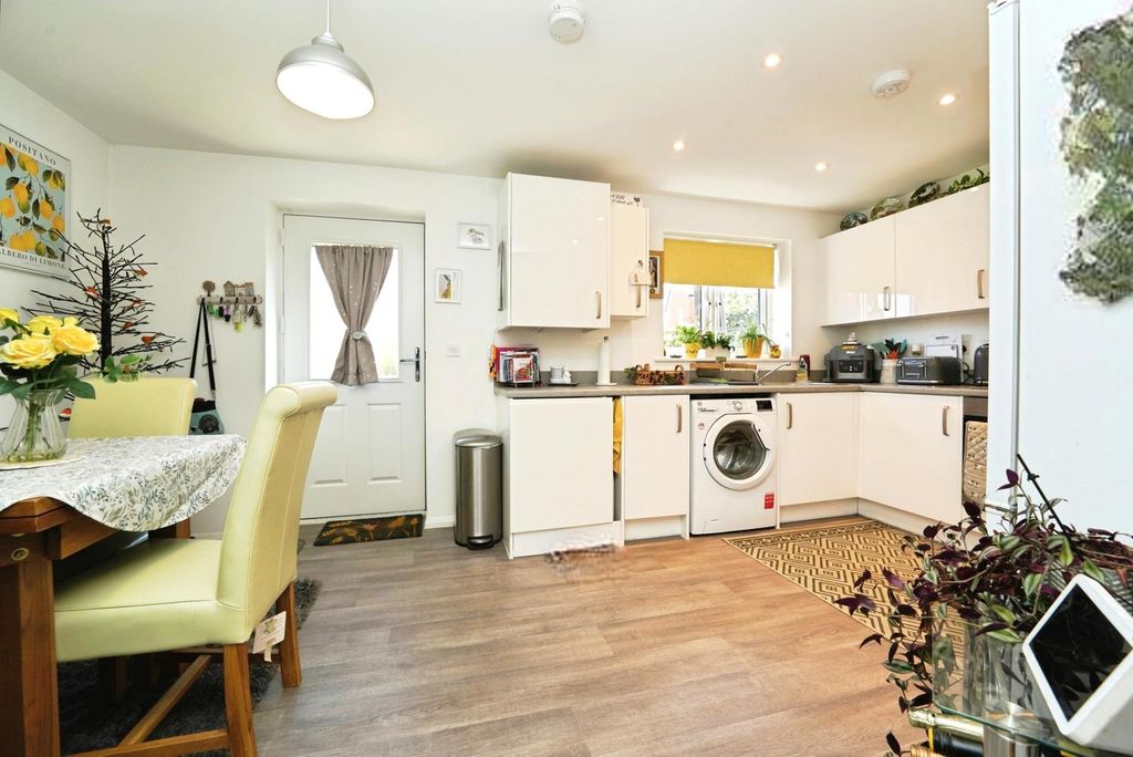 Property photo 3 of 16 Pbox-Img.Jpg