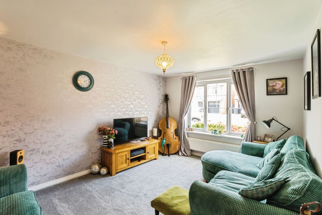 Property photo 3 of 21 Pbox-Img.Jpg