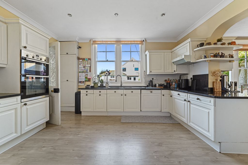 Property photo 3 of 49 Pt-Fc(Col)-2Cambridgerd-27