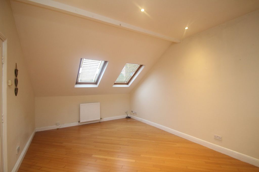 Property photo 2 of 9 Picture No. 10