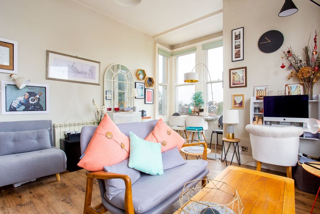 Property photo 2 of 8 Flat 11 293607-  (1)