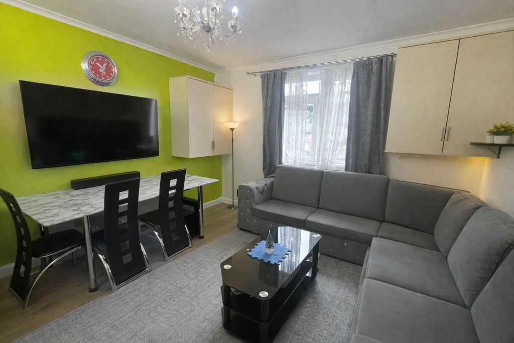 Property photo 2 of 7 Lounge