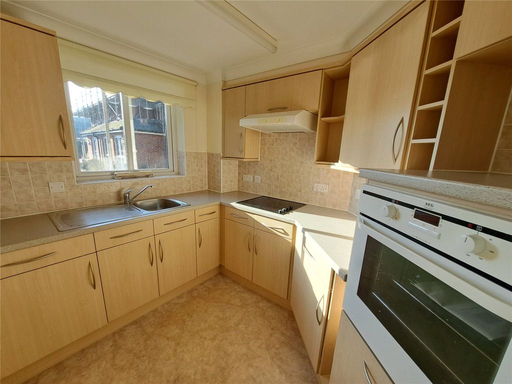 Property photo 2 of 6 Kitchen