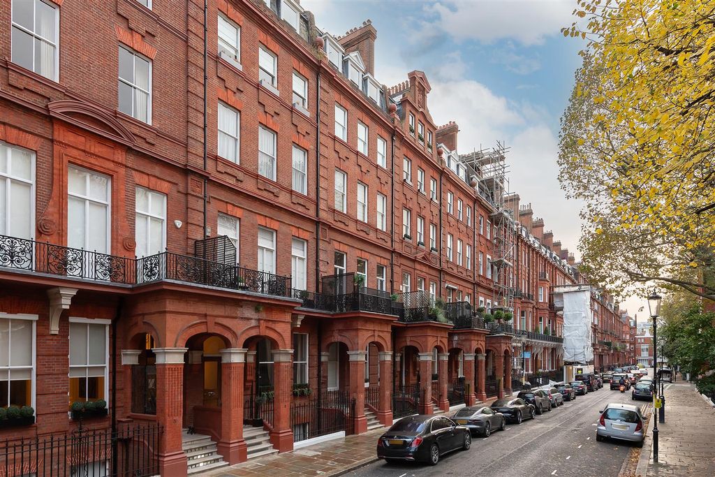 Property photo 2 of 18 Flat 2, 11 Cadogan Square Hi-19.Jpg