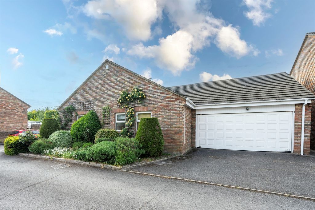 Property photo 1 of 25