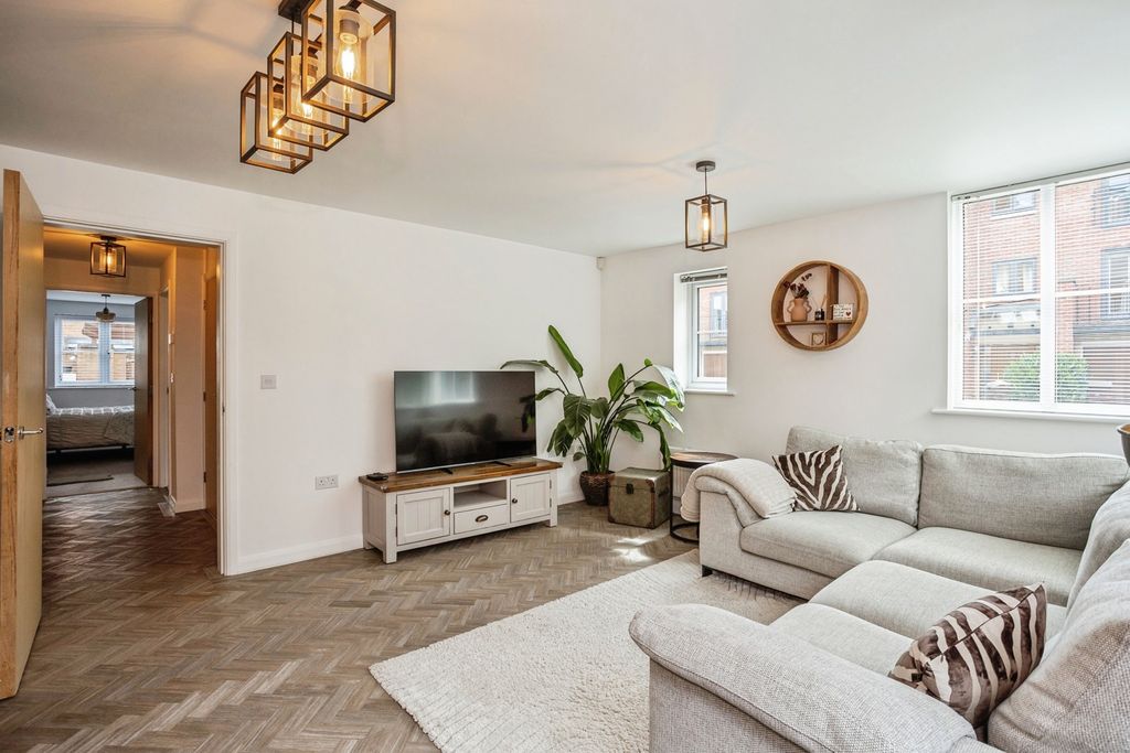 Property photo 3 of 20 Pbox-Img.Jpg