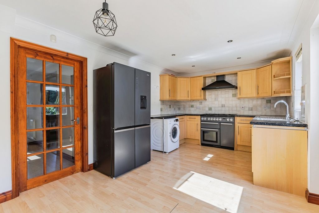 Property photo 3 of 18 Pbox-Img.Jpg