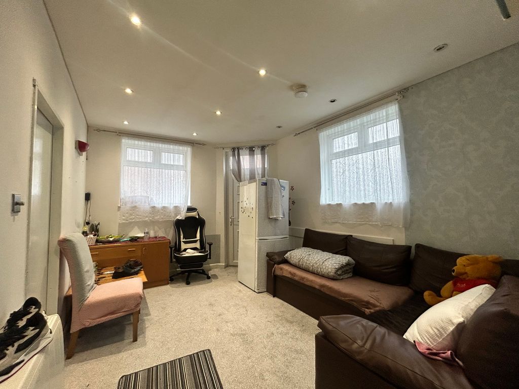 Property photo 2 of 6 Image