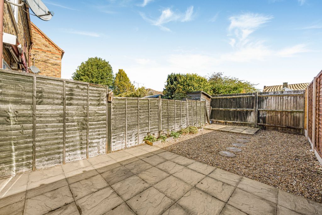 Property photo 3 of 11 5698144