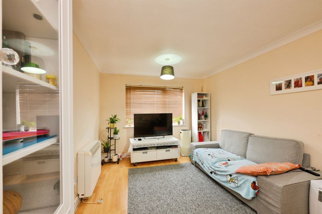 Property photo 2 of 12