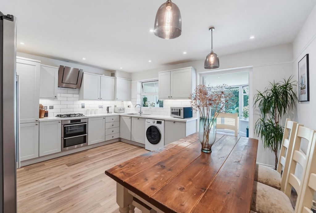 Property photo 2 of 14 Greenacres