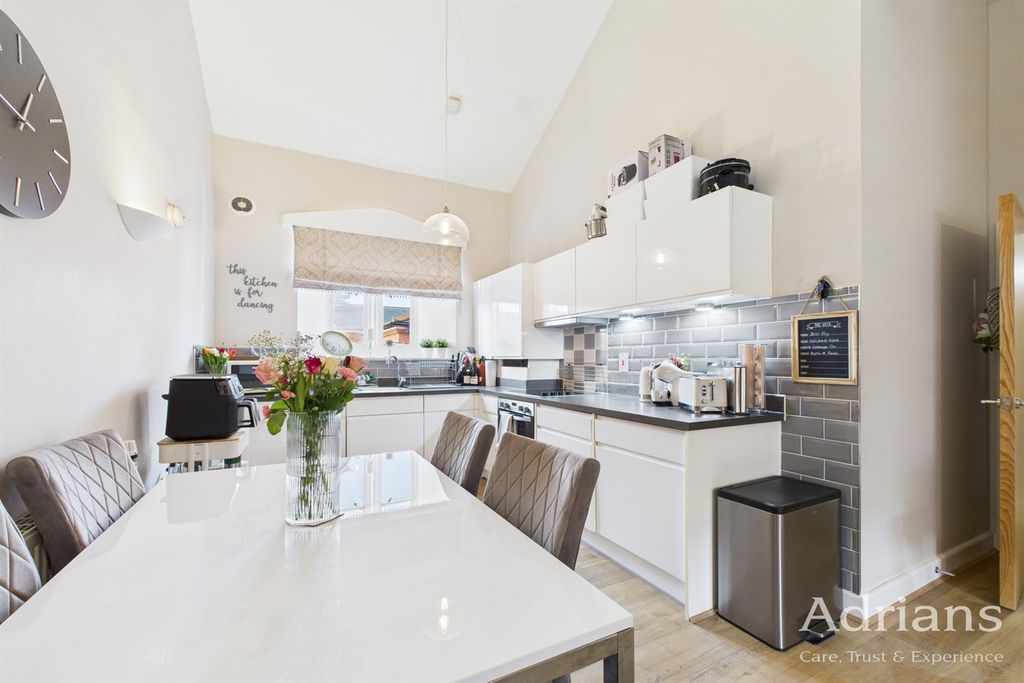 Property photo 1 of 24 (Main)