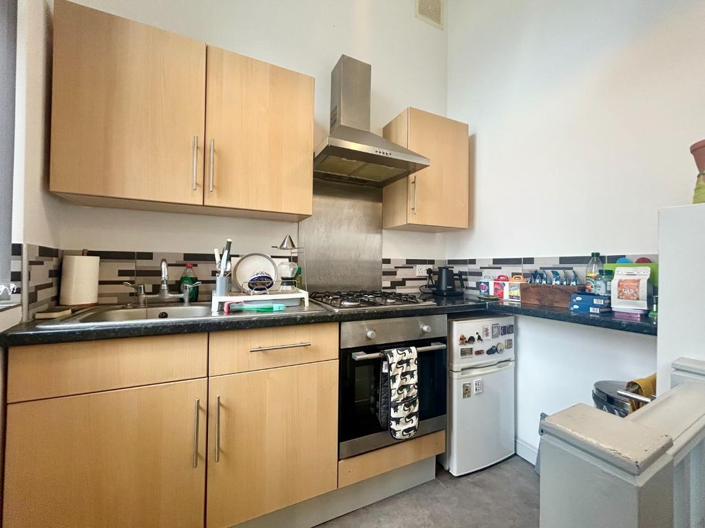 Property photo 3 of 8 Kitchen 2025.Jpg