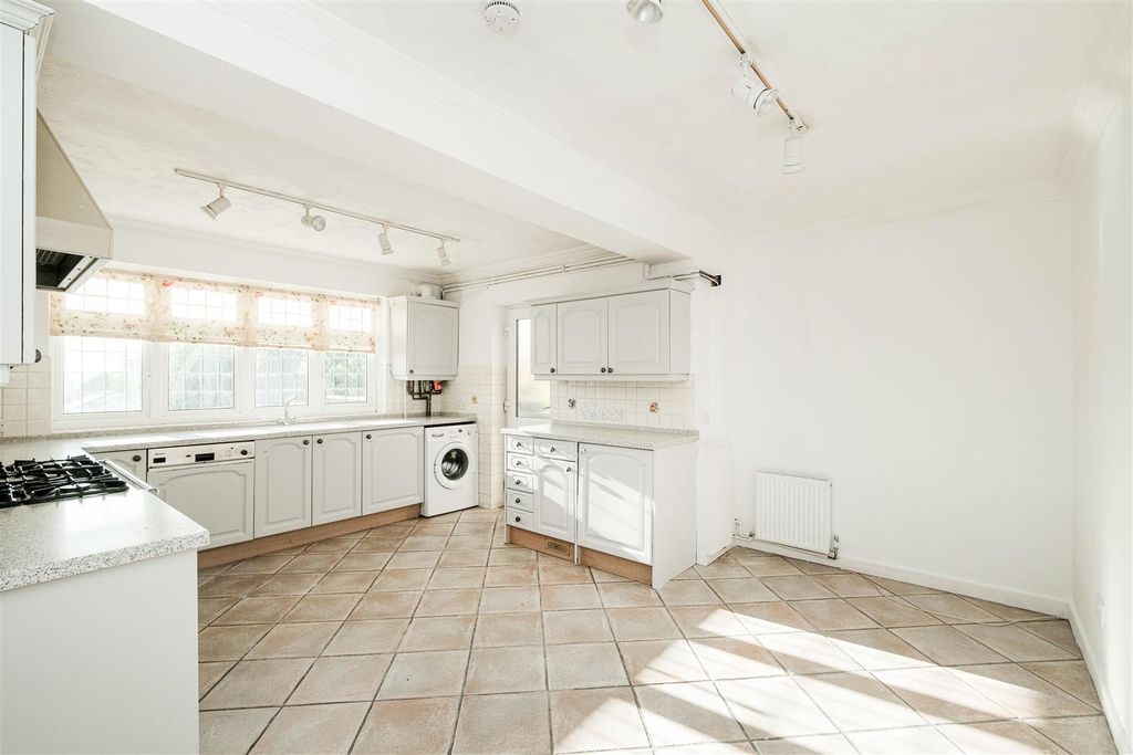 Property photo 3 of 21