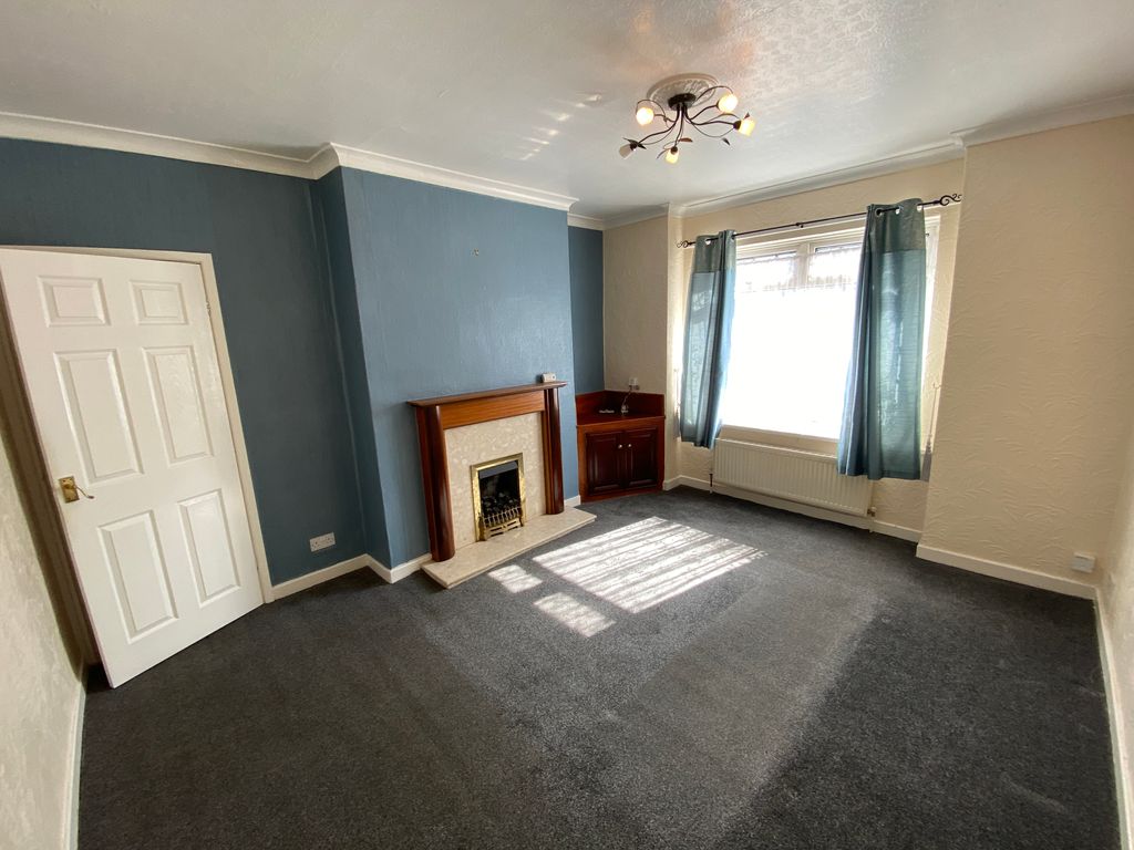 Property photo 3 of 13 Lounge