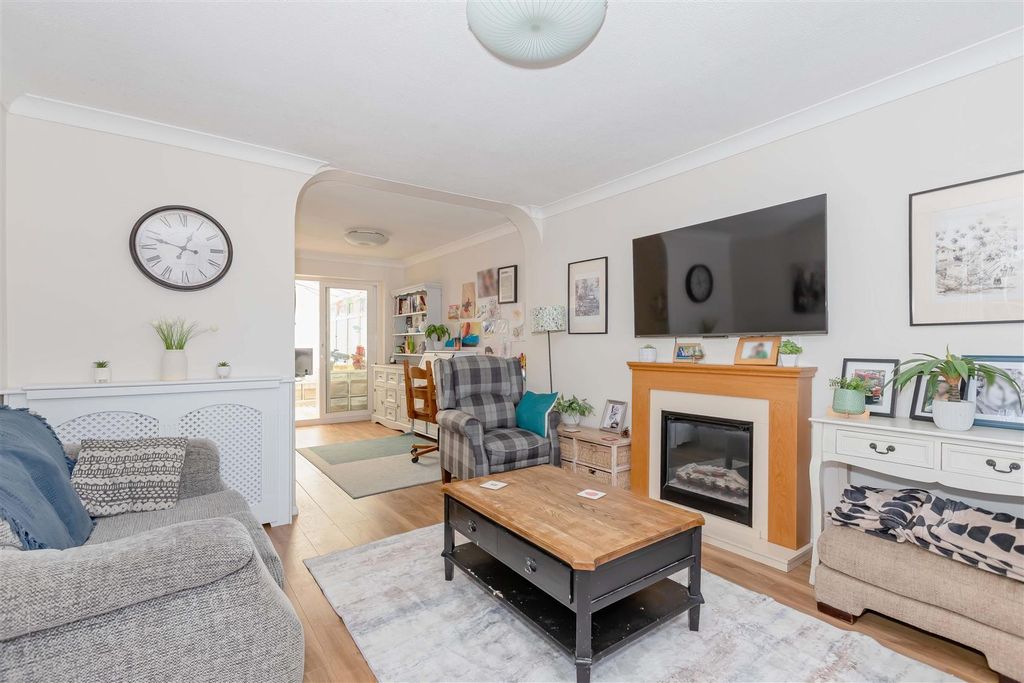 Property photo 2 of 14 Sherbrooke Close_12.Jpg