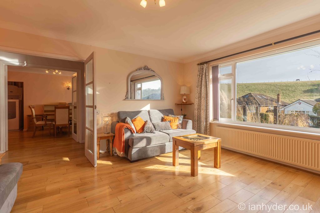 Property photo 3 of 18