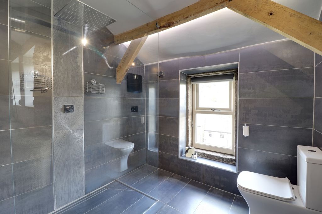Property photo 3 of 22 Ensuite 1