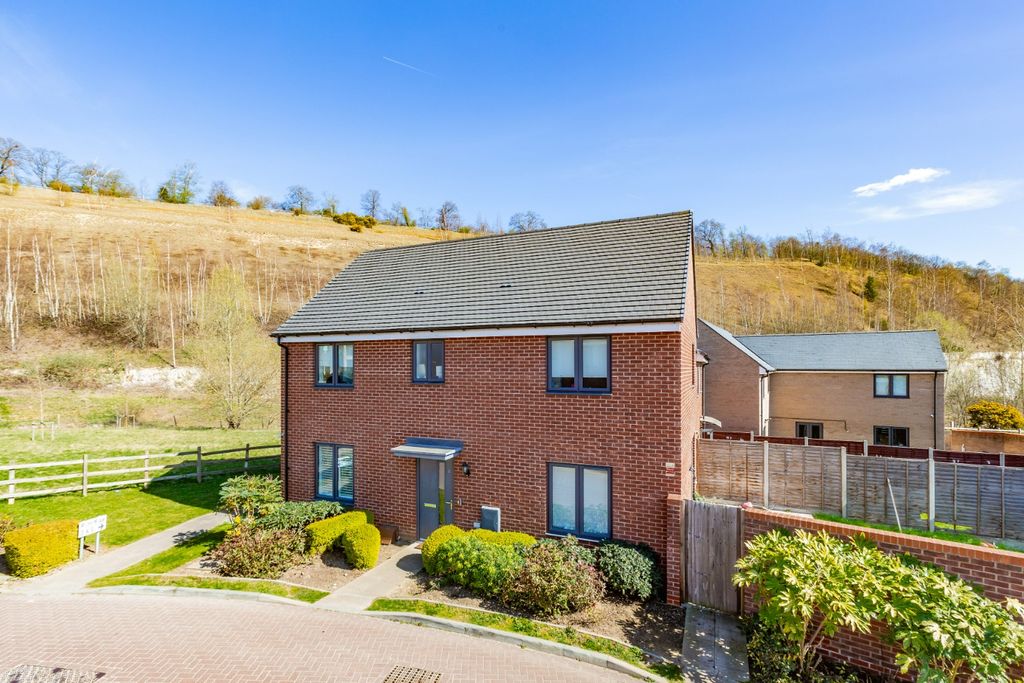Property photo 1 of 20 4028600