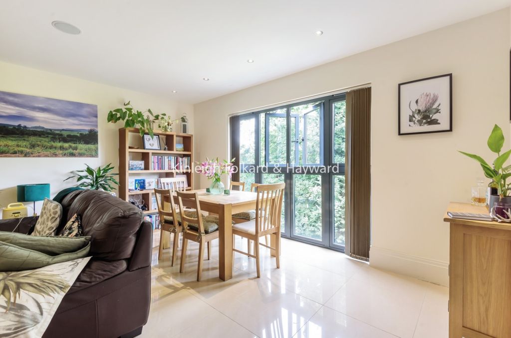 Property photo 1 of 25 75B83Ff9-92c5-4E98-8