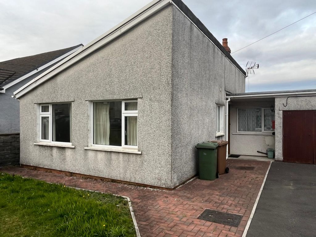 Property photo 2 of 27