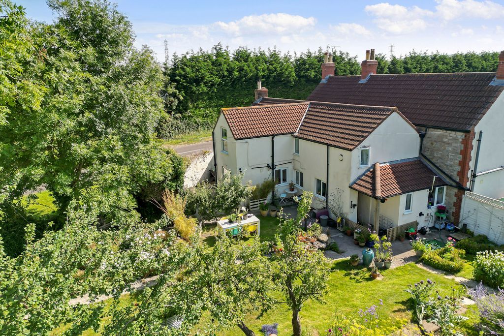 Property photo 1 of 17 Exterior