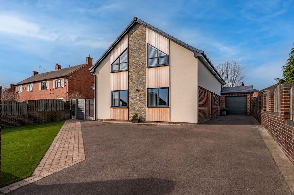 Property photo 1 of 52