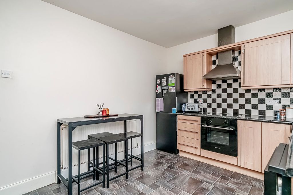 Property photo 3 of 24