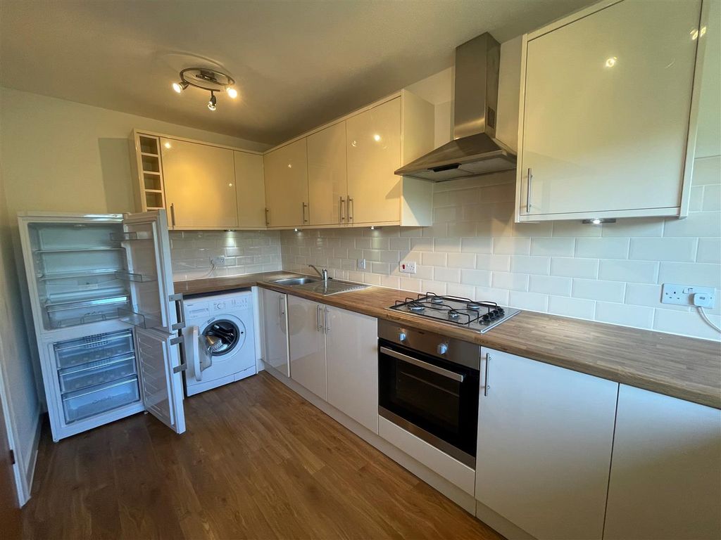 Property photo 3 of 10 Kitchen 2.Jpg