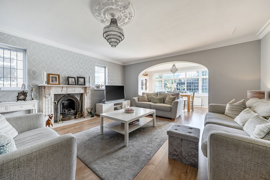 Property photo 3 of 12