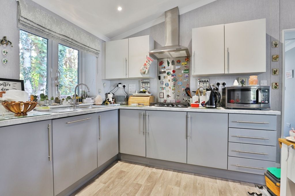 Property photo 2 of 17 Photo